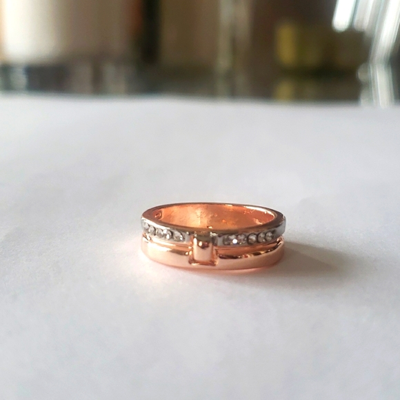 QTY-1 Exquisite 2 TONE Silver/Risegold Infinity Ring Love Diamond size 6.5 - Picture 2 of 7